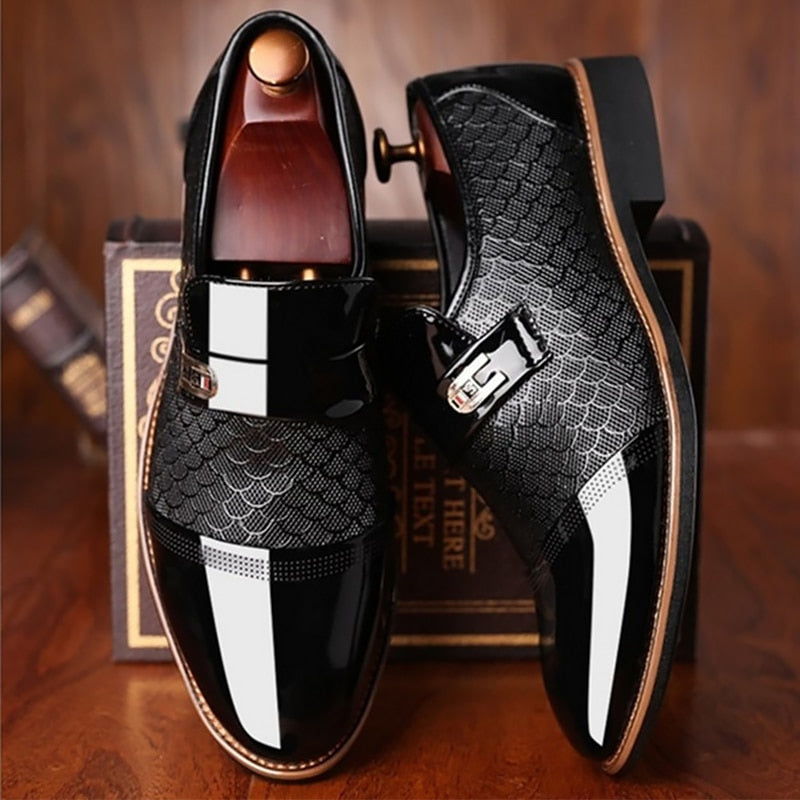 Men&#39;s shoes Leather Embossing Classic Fashion Luxury men shoes Wear-resistant Non slip Mans footwear Anti-slip Black shoes