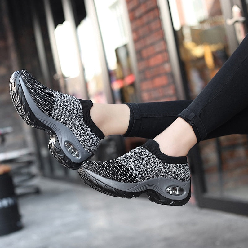 Women&#39;s Walking Shoes Fashion Air Cushion Thick Bottom Sneakers Slip-on Lightweight Breathable Casual Shoes